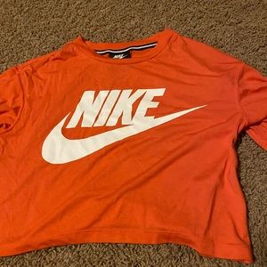 Cropped Nike top